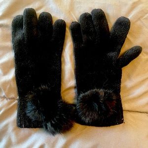 Wool gloves with rabbit fur